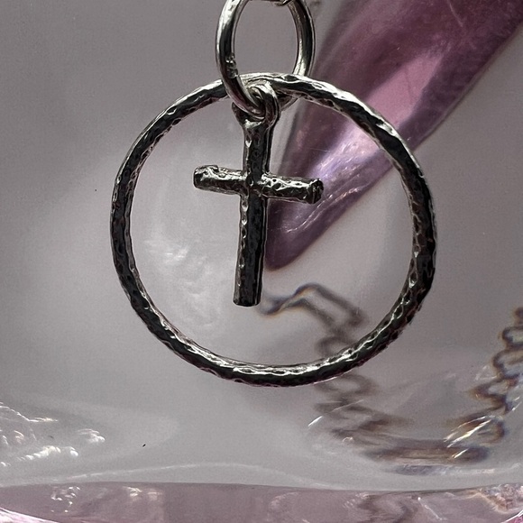 Sterling Silver 925 Textured Cross inside a textured ring - Picture 4 of 10